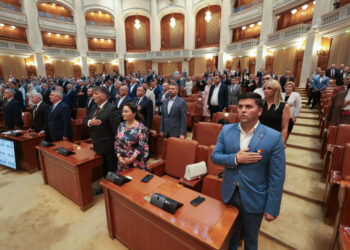 un-fost-presedinte-al-ccr-explica-de-ce-proiectul-de-lege-privind-unirea-romaniei-cu-moldova,-adoptat-tacit-de-deputati,-nu-are-nicio-sansa-e-impotriva-constitutiei-vor-valva-si-scandal-–-hotnews.ro