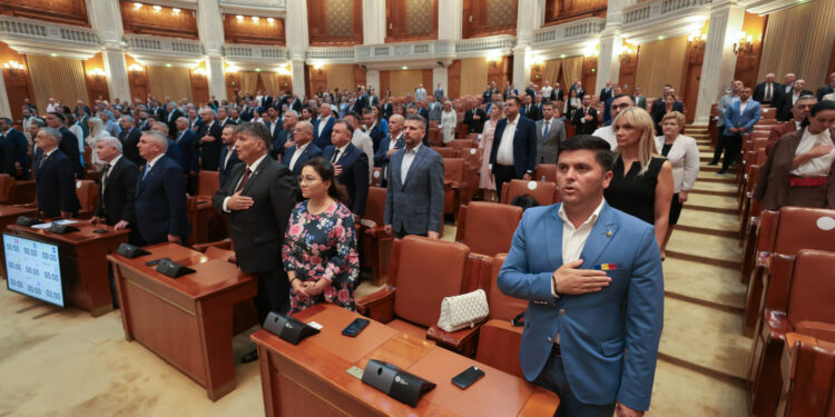 un-fost-presedinte-al-ccr-explica-de-ce-proiectul-de-lege-privind-unirea-romaniei-cu-moldova,-adoptat-tacit-de-deputati,-nu-are-nicio-sansa-e-impotriva-constitutiei-vor-valva-si-scandal-–-hotnews.ro