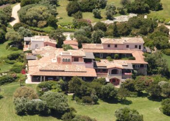 luxoasa-vila-bunga-bunga-a-lui-silvio-berlusconi,-vanduta-pentru-350000000-de-euro-cine-a-cumparat-o-–-hotnews.ro