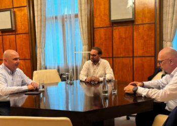 liderii-pnl,-usr,-udmr-se-fotografiaza-in-timpul-negocierilor-politice