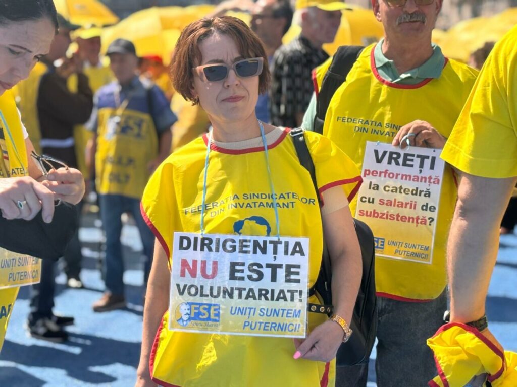 profesorii-ies-din-nou-in-strada,-joi,-pe-canicula.-pentru-ce-au-strans-sute-de-mii-de-semnaturi-pe-care-le-vor-duce-la-parlament