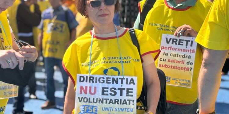 profesorii-ies-din-nou-in-strada,-joi,-pe-canicula.-pentru-ce-au-strans-sute-de-mii-de-semnaturi-pe-care-le-vor-duce-la-parlament