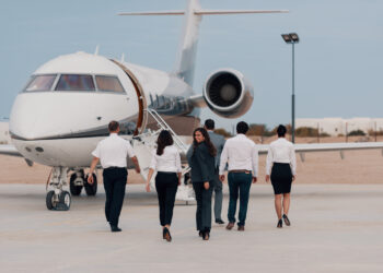 cati-bani-fac-avioanele-private-cu-care-zboara-bogatii-romaniei-surpriza-la-tiriac-air-–-hotnews.ro