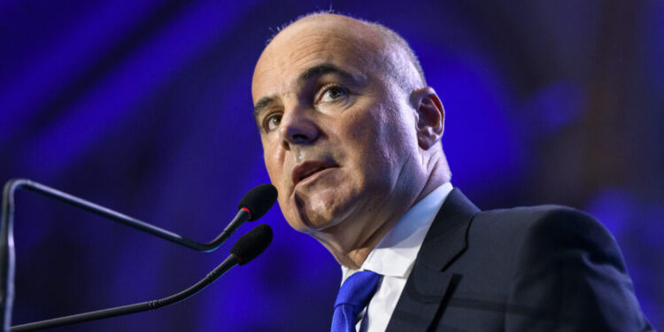 „6-saptamani-au-urlat-„fara-psd”,-naruind-somnul-tuturor-pisicilor-din-bihor-ce-ai-facut,-ilie?”.-rares-bogdan-il-combate-dur-pe-ilie-bolojan