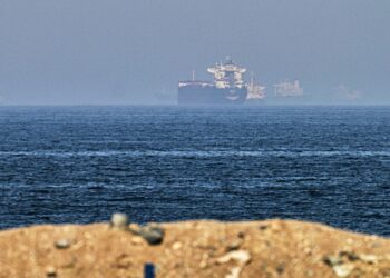 petrolier-lovit-in-stramtoarea-ormuz,-in-cea-mai-grava-escaladare-dupa-acordul-dintre-sua-si-iran-–-hotnews.ro