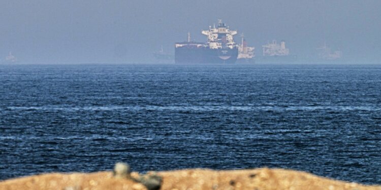 petrolier-lovit-in-stramtoarea-ormuz,-in-cea-mai-grava-escaladare-dupa-acordul-dintre-sua-si-iran-–-hotnews.ro