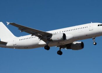 aproape-400-de-zboruri-de-pe-cel-mai-aglomerat-aeroport-din-europa-au-fost-amanate-din-cauza-furtunilor-violente