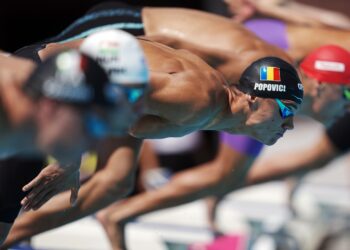 a-doua-medalie-in-doua-zile-pentru-david-popovici-campionul-olimpic-a-cucerit-aurul,-stabilind-un-nou-record-–-hotnews.ro