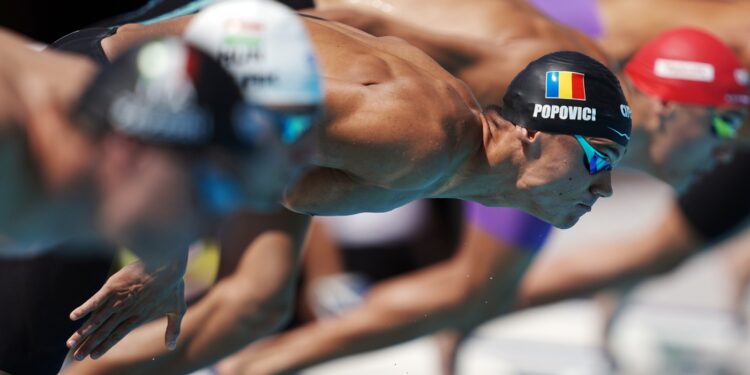 a-doua-medalie-in-doua-zile-pentru-david-popovici-campionul-olimpic-a-cucerit-aurul,-stabilind-un-nou-record-–-hotnews.ro