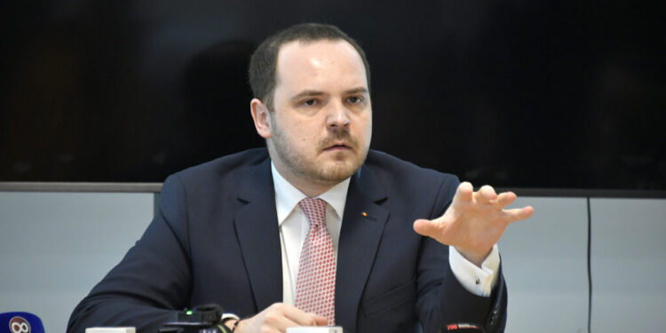 rogobete-il-invita-pe-bolojan-sa-mearga-cu-el-intr-un-spital:-la-patul-bolnavului-nu-exista-propaganda