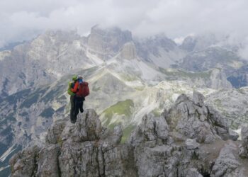 documentarul-despre-un-alpinist-roman-de-87-de-ani-si-povestea-de-iubire-care-sfideaza-varsta-regizorul:-sa-avem-curajul-sa-ne-urmam-visurile-pana-la-capat-–-hotnews.ro
