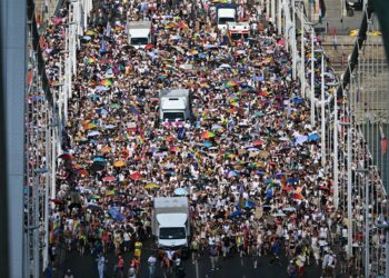 mii-de-persoane-la-primul-mars-pride-de-la-budapesta-dupa-infrangerea-lui-viktor-orban-–-hotnews.ro