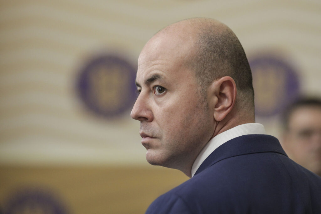 lider-pnl,-atac-la-sorin-grideanu:-autorul-ordonantei-13-si-turistul-din-avioanele-nordis-–-hotnews.ro