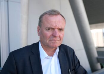 interviu-un-celebru-neurocercetator-explica-ce-se-intampla-cu-creierul-atunci-cand-folosim-ai-si-trage-un-semnal-de-alarma-–-hotnews.ro