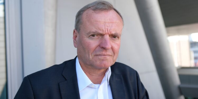 interviu-un-celebru-neurocercetator-explica-ce-se-intampla-cu-creierul-atunci-cand-folosim-ai-si-trage-un-semnal-de-alarma-–-hotnews.ro