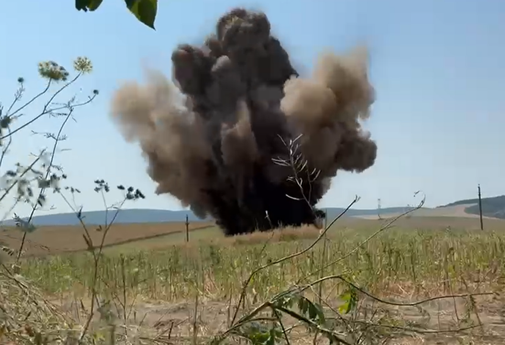 momentul-in-care-drona-cu-incarcatura-exploziva-gasita-in-tulcea-este-detonata-de-mapn-–-hotnews.ro