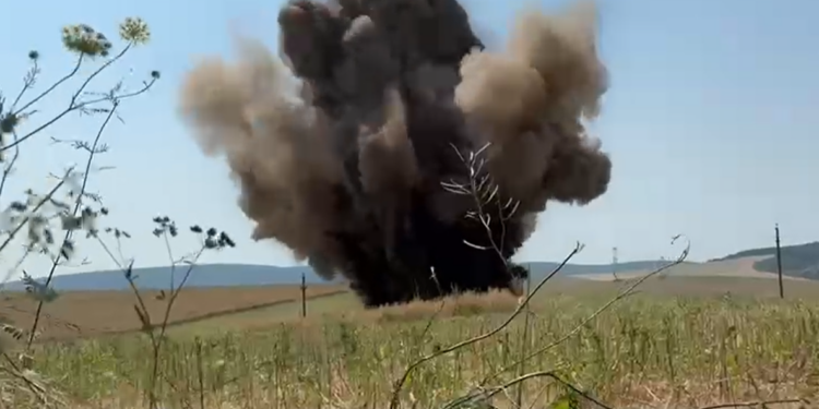 momentul-in-care-drona-cu-incarcatura-exploziva-gasita-in-tulcea-este-detonata-de-mapn-–-hotnews.ro