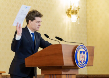 declaratia-de-avere-de-33-de-pagini-a-presedintelui-nicusor-dan:-fara-casa-dar-cu-387-de-donatori.-cat-castiga-seful-statului