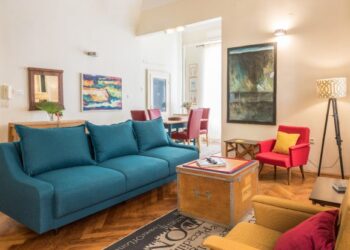 ce-ar-trebui-sa-gasesti-intr-un-apartament-de-vacanta-de-120-de-euro-pe-noapte.-internetul-s-a-impartit-in-doua-tabere