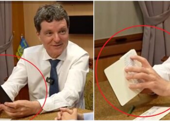 nicusor-dan-dezvaluie-ce-anume-scrie-in-celebrul-sau-carnetel:-„secrete-de-serviciu,-mai-deseneaza-si-copiii”