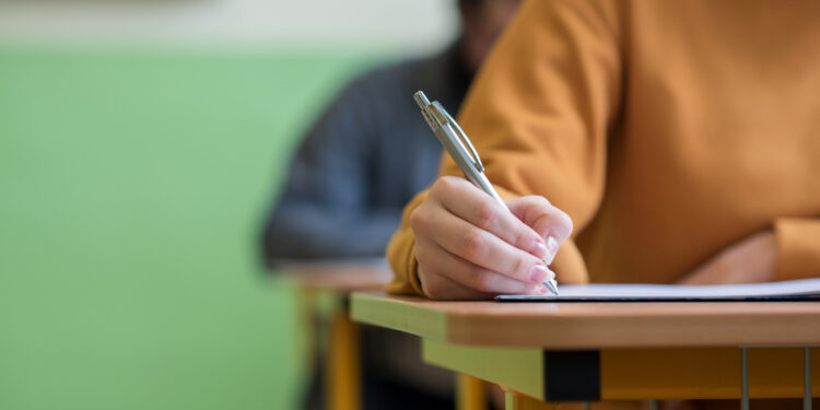 record-absolut-de-candidati-inscrisi-la-universitatea-de-medicina-din-bucuresti-unde-e-cea-mai-mare-concurenta-–-hotnews.ro
