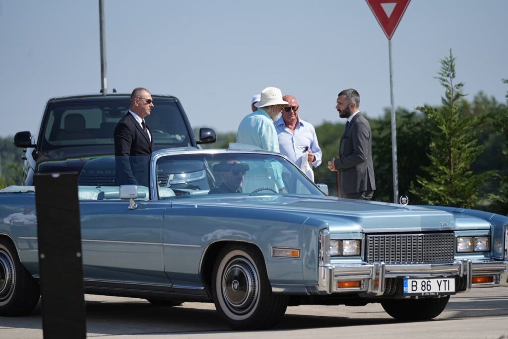 foto-ion-tiriac-a-facut-senzatie-la-inaugurarea-salii-nadia-comaneci:-a-venit-cu-un-cadillac-din-anul-10-lui-perfect!-cat-valoreaza-masina-–-hotnews.ro