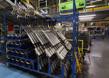 1200-de-angajati-dispar-in-romania-in-fiecare-luna-din-industria-auto-–-hotnews.ro