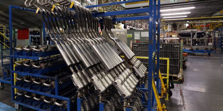 1200-de-angajati-dispar-in-romania-in-fiecare-luna-din-industria-auto-–-hotnews.ro