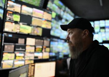 pasarile-lui-magyar-anunta-ca-au-lovit-doar-patru-nave-rusesti-peste-noapte,-dar-au-revenit-la-o-alta-categorie-de-tinte-–-hotnews.ro