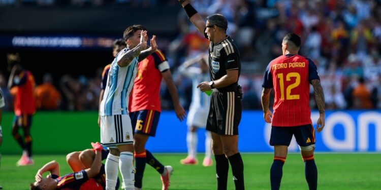 live-spania-–-argentina,-marea-finala-a-cm-2026-sud-americanii-joaca-in-10!-martinez-ii-tine-in-meci-–-hotnews.ro
