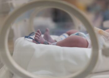 romania,-prima-in-ue-la-mortalitatea-infantila-o-investigatie-snoop-arata-prin-ce-abuzuri-trec-mamele-in-salile-de-nastere-–-hotnews.ro