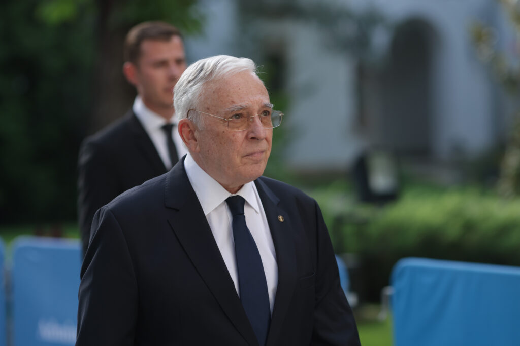 cele-3-mesaje-transmise-luni-de-isarescu-parghiile-de-stabilizare-a-inflatiei-sunt-acum-la-guvern-–-hotnews.ro