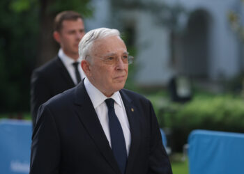 cele-3-mesaje-transmise-luni-de-isarescu-parghiile-de-stabilizare-a-inflatiei-sunt-acum-la-guvern-–-hotnews.ro
