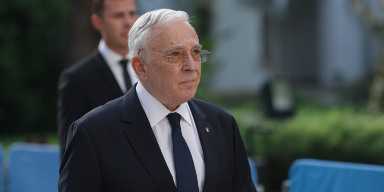 cele-3-mesaje-transmise-luni-de-isarescu-parghiile-de-stabilizare-a-inflatiei-sunt-acum-la-guvern-–-hotnews.ro