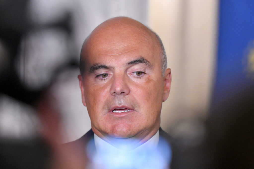 rares-bogdan-il-acuza-pe-bolojan-ca-a-distrus-economia-si-pnl:-nu-cred-ca-a-citit-trei-carti-in-viata-lui