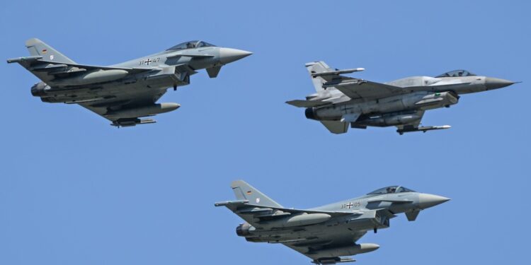 doua-aeronave-eurofighter-typhoon-si-doua-avioane-de-lupta-f-16,-ridicate-de-armata-romana,-dupa-o-noua-alerta-in-tulcea-–-hotnews.ro