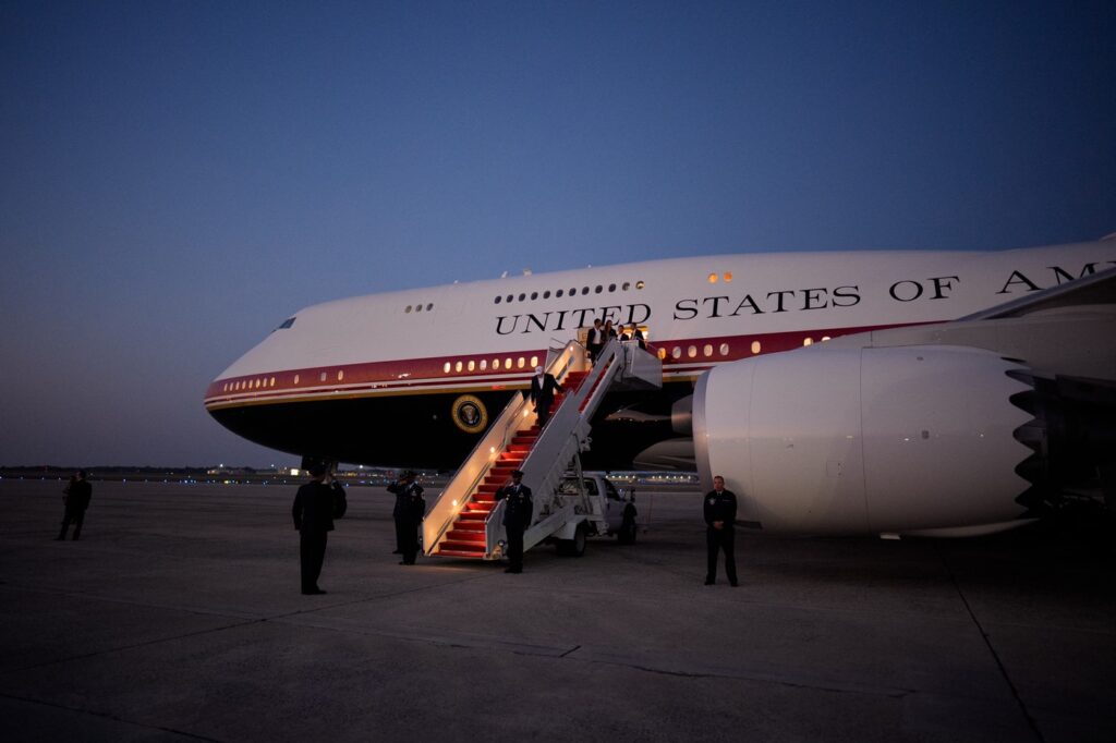 noul-air-force-one-al-lui-trump,-primit-cadou-din-qatar,-are-mici-probleme-cu-rachetele-ghidate-pot-aparea-de-nicaieri,-spun-expertii-–-hotnews.ro