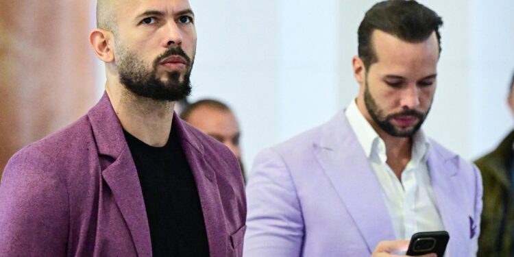 arestati-la-miami,-andrew-si-tristan-tate-refuza-extradarea-in-marea-britanie-avocatul-lor-acuza-o-manevra-politica-–-hotnews.ro