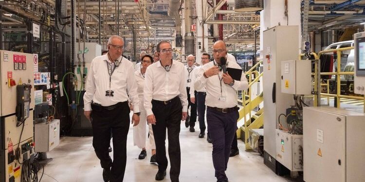 semnal-de-alarma-la-dacia-dupa-vizita-sefului-renault-in-romania-ce-reproseaza-direct-fabricii-de-la-mioveni-–-hotnews.ro