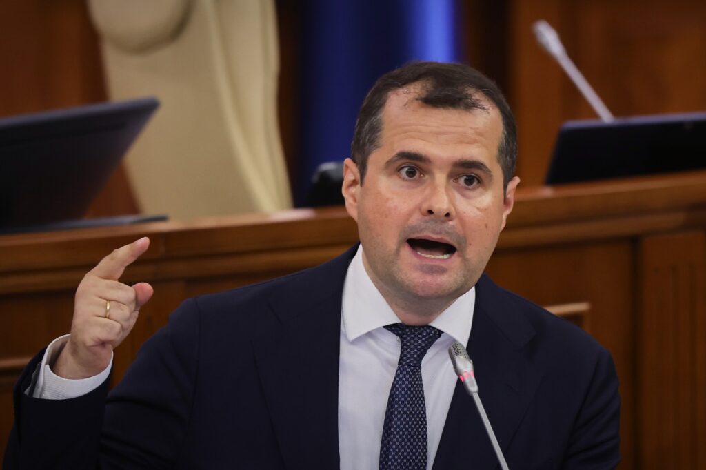 republica-moldova-are-un-nou-guvern-cine-sunt-ministrii-din-echipa-premierului-vasile-tofan-si-care-sunt-prioritatile-executivului,-inclusiv-in-relatia-cu-romania-–-hotnews.ro