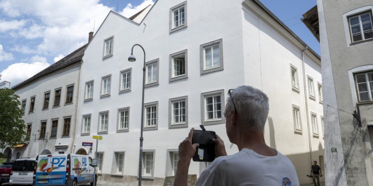 austria-a-terminat-dupa-7-ani-renovarile-la-casa-in-care-s-a-nascut-hitler,-pentru-a-i-da-o-noua-destinatie-–-hotnews.ro