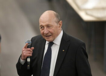 traian-basescu-critica-propunerile-lui-grindeanu:-vrea-sa-creeze-o-comisie-de-criza,-practic-sa-fie-un-guvern-al-lui
