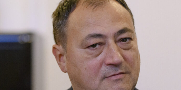 sociologul-mirel-palada-il-compara-pe-nicusor-dan-cu-emil-constantinescu.-spune-ca-este-lipsit-de-putere-si-de-sustinere-populara
