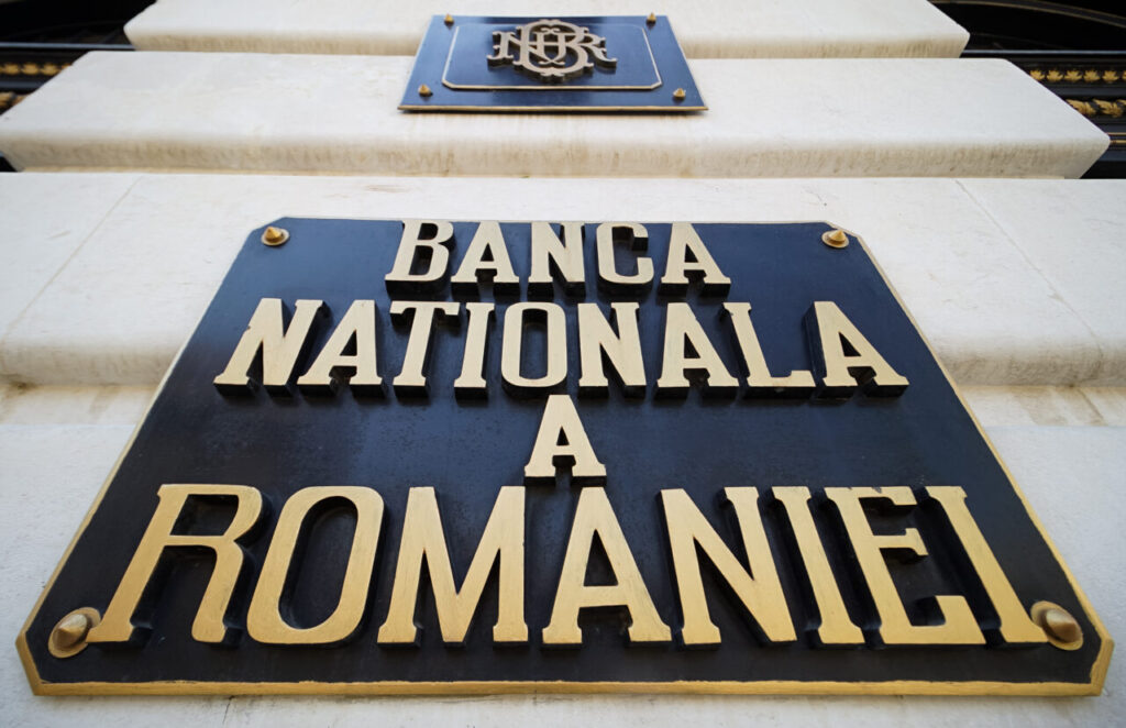 bnr-avertizeaza-ca-inteligenta-artificiala-poate-amplifica-atacurile-cibernetice.-ce-spune-despre-pastrarea-banilor-pe-card