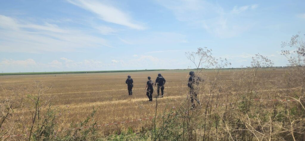 un-crater-si-ramasite-ale-unei-rachete-a-fost-gasit-locul-unde-a-cazut-racheta-trasa-de-avioanele-italiene-–-hotnews.ro
