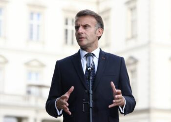 pompierii-romani,-felicitati-de-emmanuel-macron-pentru-interventia-in-incendiile-din-franta