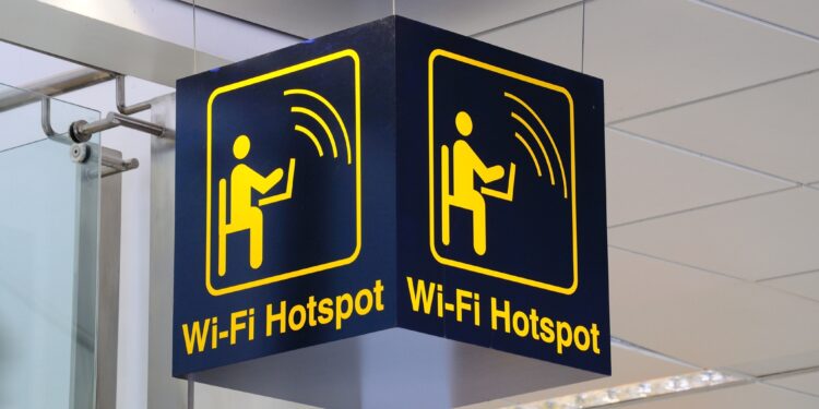 riscuri-semnificative-cand-ne-conectam-la-wi-fi-gratuit-in-aeroporturi,-hoteluri-si-cafenele-recomandari-de-baza-–-hotnews.ro