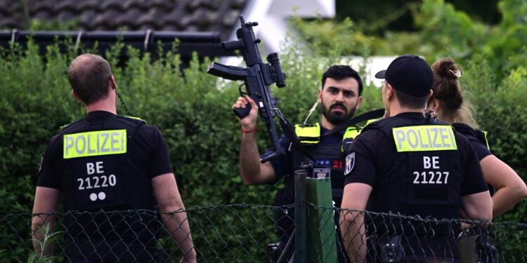 suspectul-atacului-de-la-marsul-pride-din-berlin-a-fost-ucis-dupa-16-ore-de-cautari-anuntul-autoritatilor-germane-–-hotnews.ro