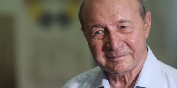 traian-basescu-ironizeaza-conferinta-de-presa-organizata-la-mapn-dupa-prima-drona-doborata-si-avertizeaza:-urmeaza-testul-cu-roiul!-–-hotnews.ro