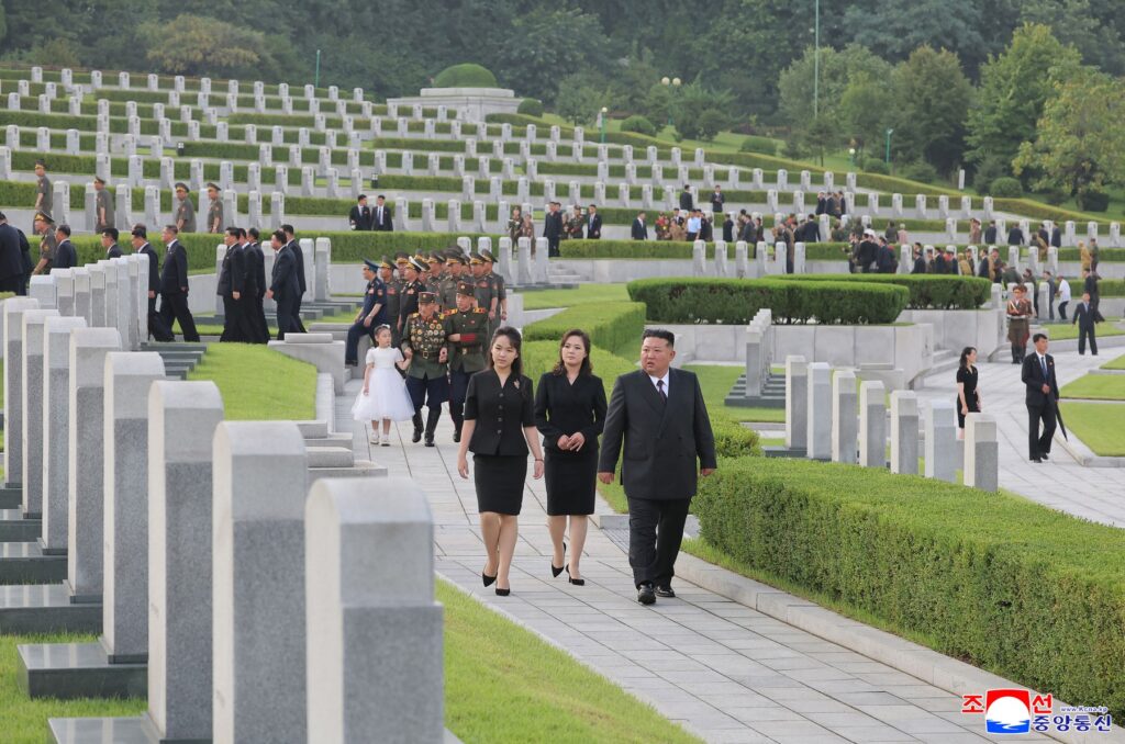 foto-succesoarea-aparenta-a-lui-kim-jong-un,-prezentata-din-nou-la-un-eveniment-public-important-–-hotnews.ro